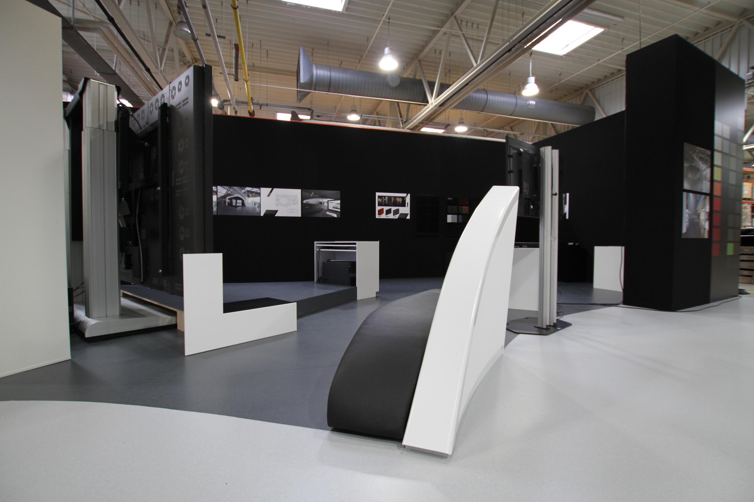 1:1-Mock-up mit Materialproben und Farbmustern, Autostadt Wolfsburg